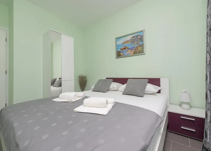 Villa Barbara-Kastela With Heated Pool