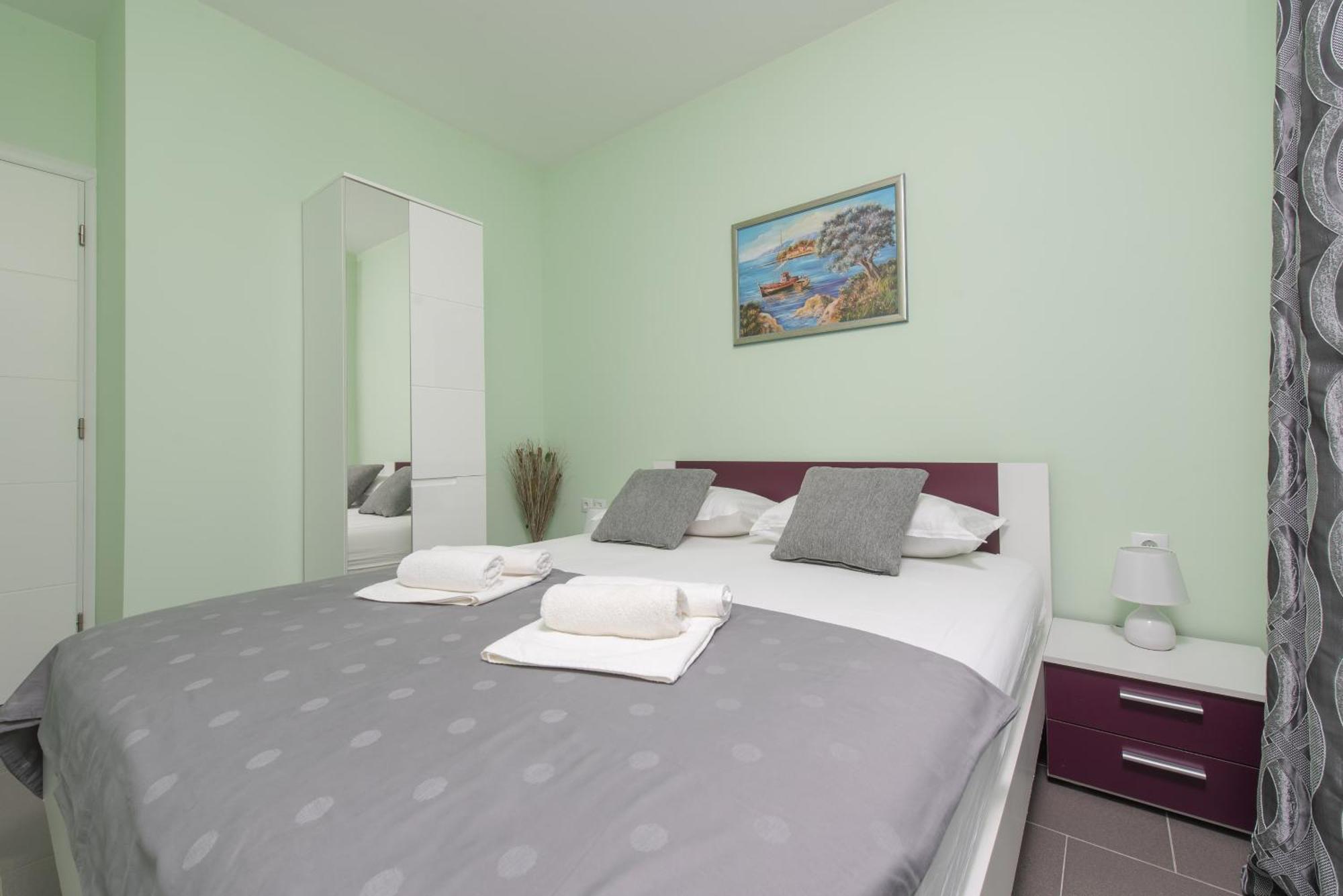 Apartment Barbara-kastela With Heated Pool Kastela