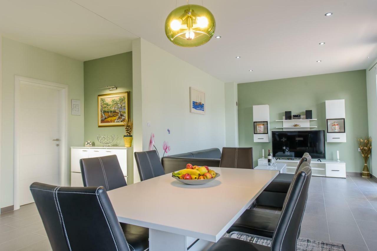 Apartment Barbara-kastela With Heated Pool Kastela